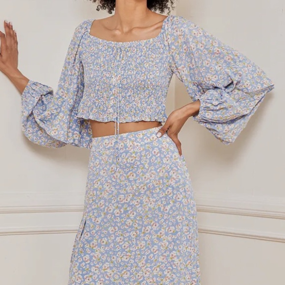 Lulus Naturally Beautiful Light Blue Floral Print Smocked Crop Top Size S